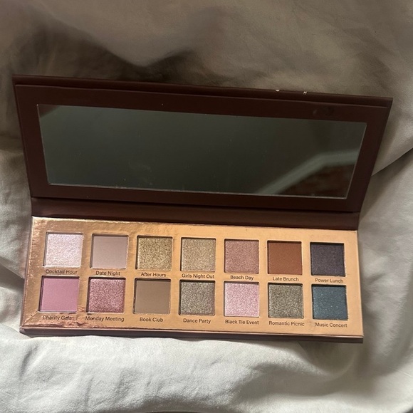 NEW Mally Best Dressed Lids Palette - Picture 2 of 5